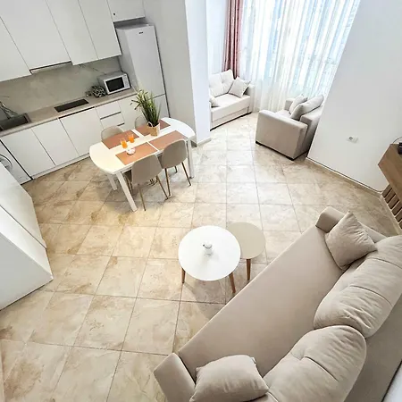 Apartment Delight 808