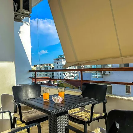 Apartment Delight 808